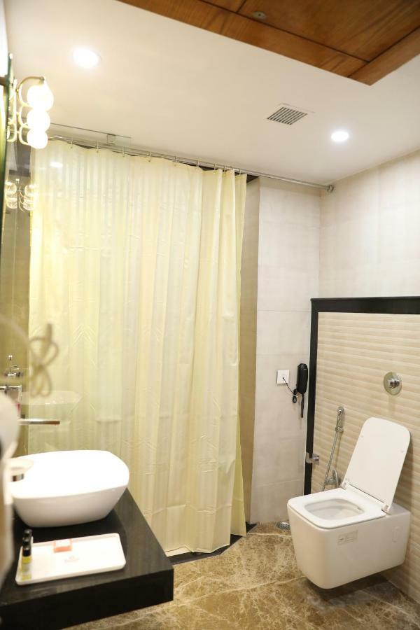 โรงแรมตรีเทพ พาราณสี ภายนอก รูปภาพ